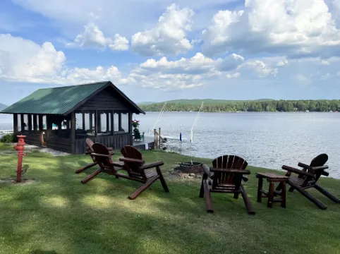 Beautiful 4th Lake Home with 3 Kings, Jacuzzi Tub, and Gazebo