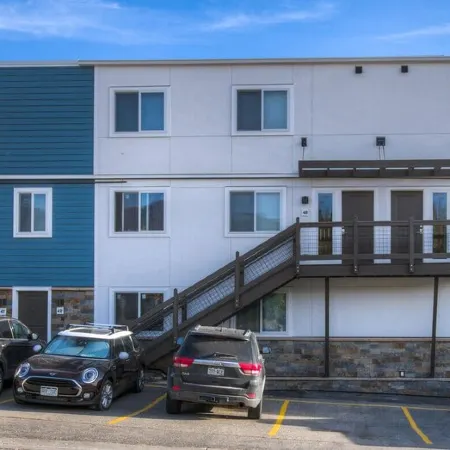 Lakeside One-Bedroom with Balcony/Views! Close to Keystone.
