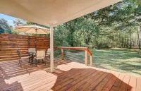Chic Johns Island Cottage w/ King Bed+Smart TVs!