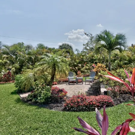 🍹🌞 Paradise Oasis! Beautiful Heated Pool, Pet Friendly, Wi-Fi, Near Beaches!