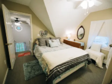 Adjacent to beaches, 3 minute walk to downtown, Quiet Atmosphere, FREE WIFI Hotéis em Sodus