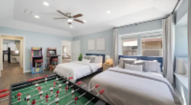 Family Dream Home, Arcade fun!, Huge Pool! 5 bedrooms, 3 baths