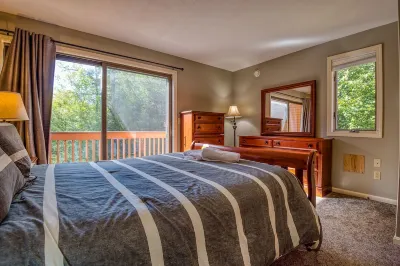 Nordic Village Townhouse, Storyland, Mountains, Pools Yogi Bear's Jellystone Park Camp-Resort: Glen Ellis, NH 주변 호텔