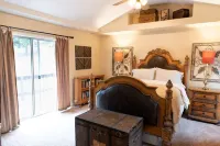 Charming and Rustic Luxury under the stars of Yosemite!