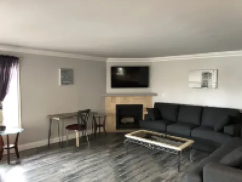 Walk to Beach & Harbor 1 - Lantern District