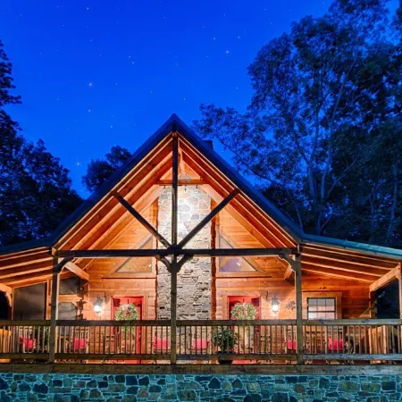 New Construction Log home, beautiful home with boat slip