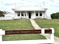 Beachfront cottage with ocean views - only 5 mins from shops and cafes