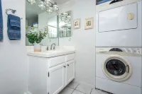 Steps from the River! Cozy 2 bed/ 2 bath condo. Min 30 day rental.