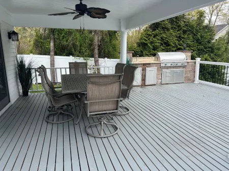 Beautiful Hamptons home  close to beaches, shopping, & restaurants! Отели рядом с достопримечательностью «Drift Inn»