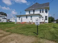 King Bed, Pet Friendly, Main Floor, Walk Downtown Hotels in Chariton