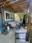 Moonlight Cottage is located on Main. Just a minutes walk to anywhere in Lava