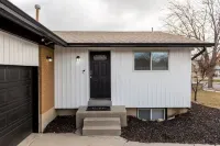 Around The Bend Bungalow - Large Groups Welcome. Hotels near Taylorsville Utah Temple