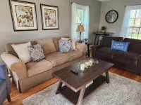 Newly renovated home less than a mile from the University of Notre Dame Hotel a Clay Township