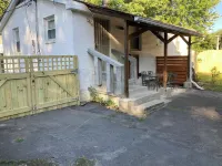 The Woodbright - Cozy Digs - Easy Access to City - Pet Friendly Hotels near Walmart Supercenter