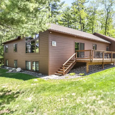 Nature's Edge: Lakefront Home - WiFi, Free Firewood, Generator, No Cleaning Fee!