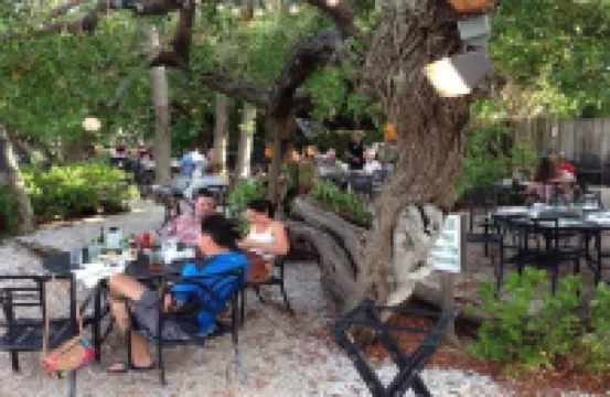 2b/2ba, HotTub, Walk To Shops, Dining! Beach Close! Wkly/Mo Discounts! Boat Opt!