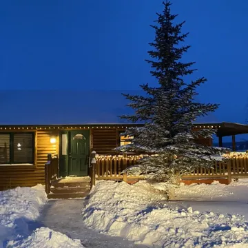 Cozy Two Bedroom Cabin Mountain Getaway!