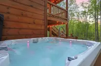 Upscale Cabin! Hot Tub & Arcade!