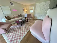 The Dreamhouse: Charming 2-story, 1-bedroom house in tranquil Sherman