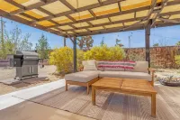 Desert-Chic Abode with Sauna and Heatlamps, Minutes to Joshua Tree and Pappy's