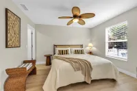 Winter Escape to Sunny 🏝️ 5 min walk to beach!