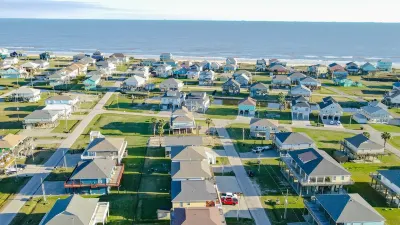 🏖️ <5 min walk to BEACH! Waffle Bar! Newly Renovated! 🐶 Pet friendly!☀️
