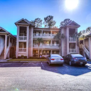 Pawley's Paradise close to Golf, Swimming, Beach, Shopping, and Restaurants.