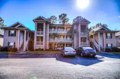 Pawley's Paradise close to Golf, Swimming, Beach, Shopping, and Restaurants. Hotels near Gallery 57
