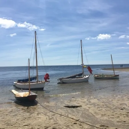 Beautiful family home - sleeps 10 - 3 min from the beach