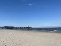 Vacation home Fischerhuus on Usedom with sauna, fireplace and private garden Hotels in Zirchow