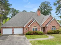 Sleeps up to 23!! Next to Toledo Town Hotels in Sabine Parish