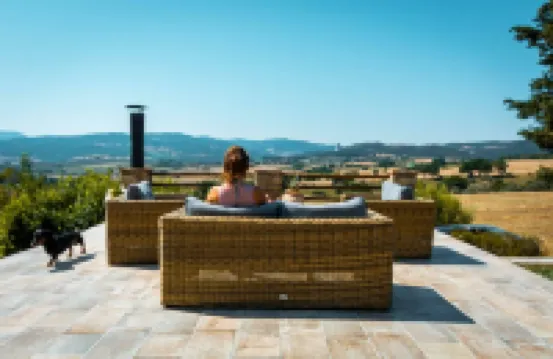 Flat with private veranda,shared pool,quiet location for a relaxing holiday,sl 6