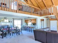 Private Yosemite Lakeview Retreat: Perfect for Groups & Families