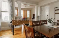 Large 3BR APT w/ enclosed front porch Close to Polar Park, palladium, WPI, DCU Hôtels à proximité de : Université Clark
