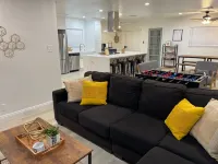 Riverside Cozy Modern Oasis with Pool 리버사이드 호텔