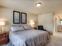 Lake Chelan Waterfront Resort Home- Pool, Boat -STR-0290 Hotels in Chelan