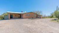 The heart of the desert with amazing views and hiking trails right outside!