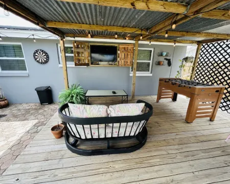 House near Tarpon Springs Beaches and Weeki Wachee Springs Hotels in Holiday