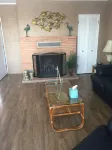 Lakefront Cozy Cottage Hotels near Crosstar Flag and Tag
