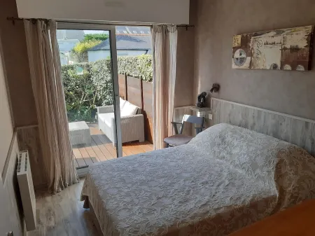 Apartment in small residence 300 m from beach and town center