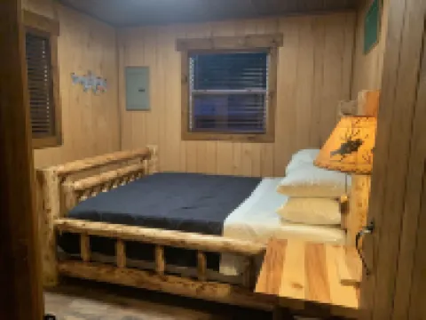 2Q Cabin near Leesville Lake ~Pets welcome~ Hotels in Carroll County