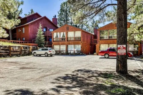 Tiny, Quiet, 2nd-Story, Private Condo with No TV Hotels in Angel Fire