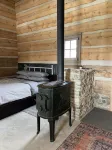The Log House, Montana. Handmade & luxurious cabin. 10 min from Main St.
