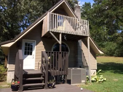 Fairytale cottage in Chickamauga, GA Hotels near James A. Smith Planetarium