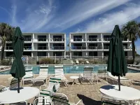 SEASHELL ESCAPE - Pool & Beach Front 2 Bedroom sleeps 6 - Enjoy!!! - Beach