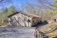 Secluded Cabin w/ HOT TUB, Woodburning Stove, VIEW on PRIVATE 2 acres - balcony
