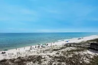 Awesome Place on Beach! Shops & Restaurants Close by!See Note on Sept-Dec Stays
