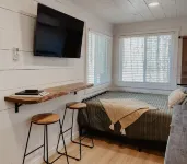 New Unique Shipping Container Home near Fall Creek Falls State Park The Adventure Guild 주변 호텔