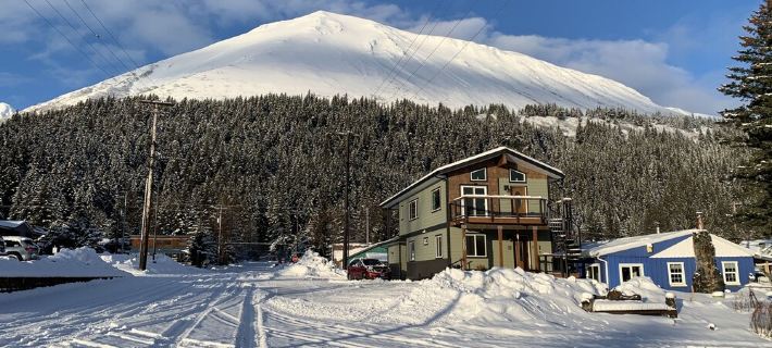 A-ViewCome stay with us in fall, winter and spring. Hotels in Seward