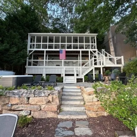 Warluskee Luxury Lakefront Cottage w/ Hot Tub